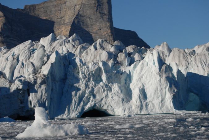 massive icebergs had multiple caves